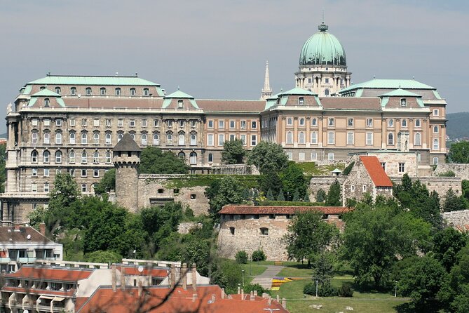 Guided Tour in Budapest Castle District - Sandor Palace and the presidential guards in historical uniforms