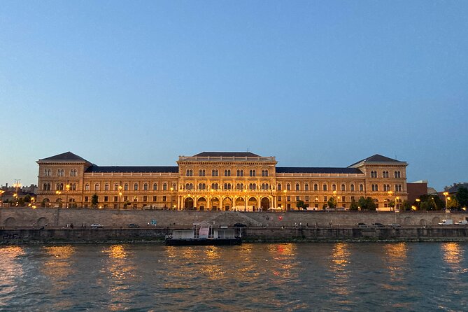 Half day Budapest city tour by car / minivan - Citadella and Gellért Baths: Big Views Finish the Day