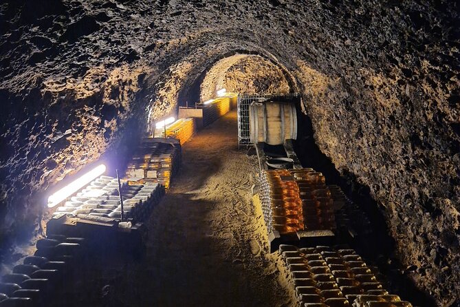 Half Day Tokaj Wine Tasting Tour in Mád Hungary with lunch - Lunch in Mád With House Sparkling Wine Pairing