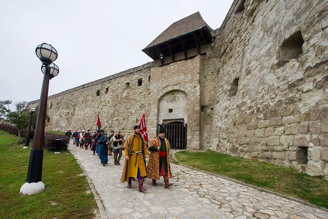 HOLLÓKŐ UNESCO World Heritage site + Eger Castle Private guided tour - Hollókő’s cliff castle: the view you remember