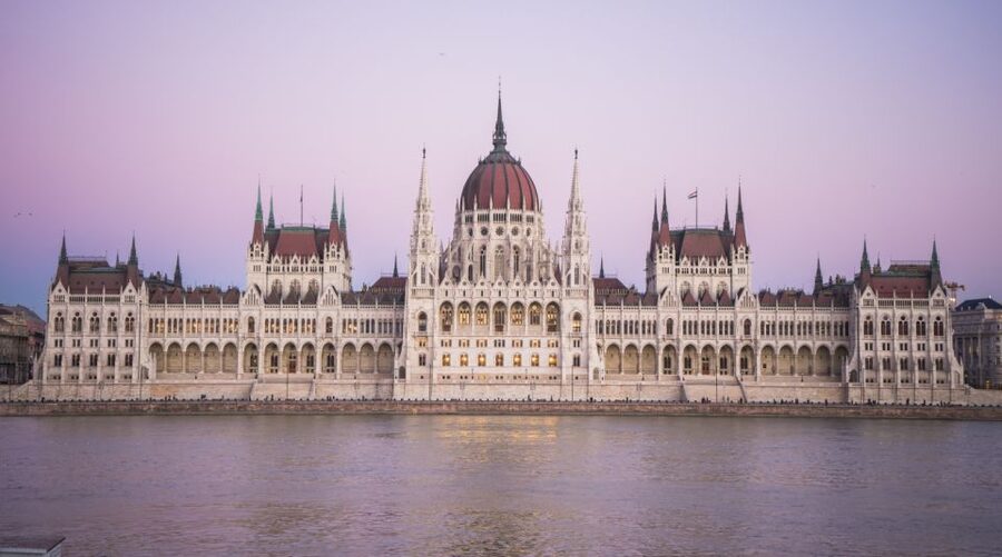 Iconic Budapest tour with Classic Russian Jeep and G-Wagon - Heroes’ Square, plus thermal and synagogue photo moments