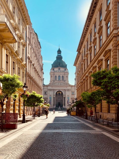 Iconic Budapest tour with Classic Russian Jeep and G-Wagon - Matthias stop plus strudel tasting: the break that feels like a real moment