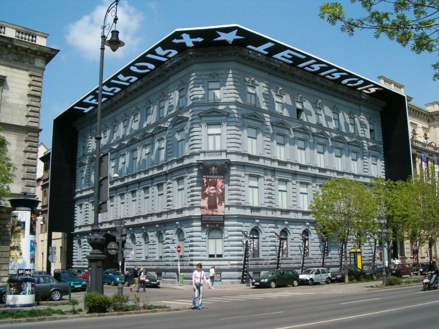 Life Under Communism with House of Terror or Statue Park - Starting at Bambi Eszpresszó, the 1980s in One Address