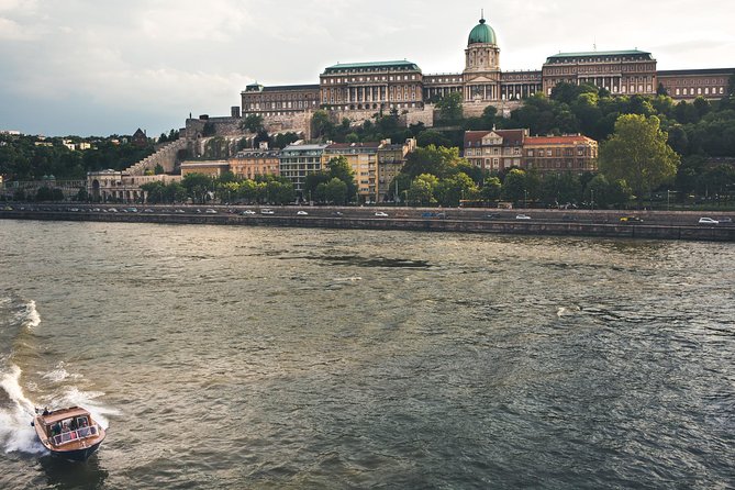 Luxurious, private day cruise with a waterlimousine to Szentendre - Your Two Options: Short Cruise Highlights vs the Szentendre 3-Hour Program