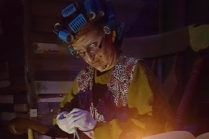 Nightmare in Budapest Interactive Horror Experience - How the 400 m2 maze keeps you moving