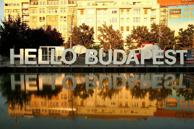 Orientation walk in Budapest - Where you meet: hotel pickup or Erzsebet ter