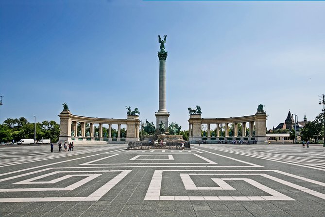 Private Budapest Bike Tour with Cafe Stop - Crossing into Buda, then climbing to the Castle District