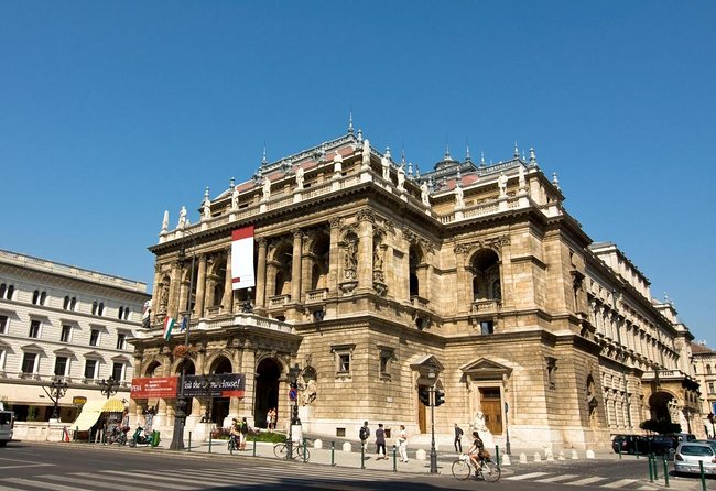 Private Budapest City tour with Classic Russian Jeep or G-Wagon! - 6 key things I’d plan around before you go