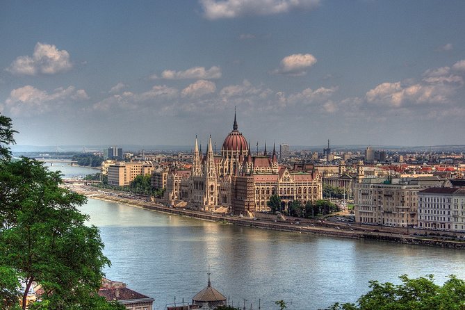 Private Budapest Sightseeing Tour: Royal Castle, Heroes Square, Chain Bridge - St Stephen’s Basilica and the finish near Parliament