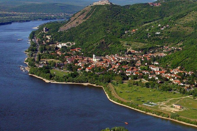 Private Danube Bend tour - full day - Lunch at a traditional Romanian restaurant: the break you’ll feel later