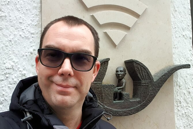 Private Family Friendly Walking Tour with Children in Budapest - Where the tour starts: Deák Ferenc tér is a smart hub