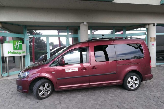 Private Transfer from Budapest city to Budapest Airport - departure - Private door-to-door ride: what you actually get