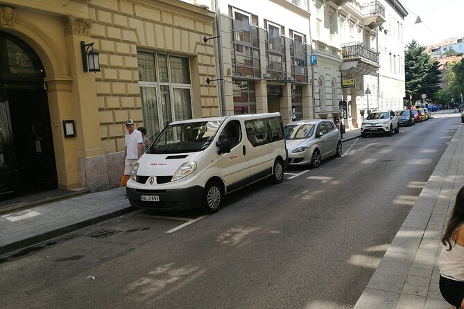 Private Transfer from Budapest city to Budapest Airport - departure - Vehicle comfort: air-conditioning and the right size for your group