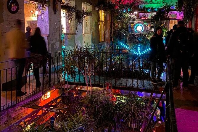 Private Walking Tour in The Jewish District Budapest - Stop 3: Szimpla Kert, ruin pub culture as a living landmark