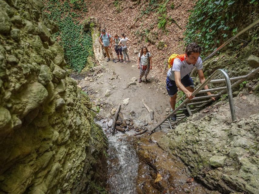 Ram Gorge Hiking Adventure - The guide makes the difference in small groups