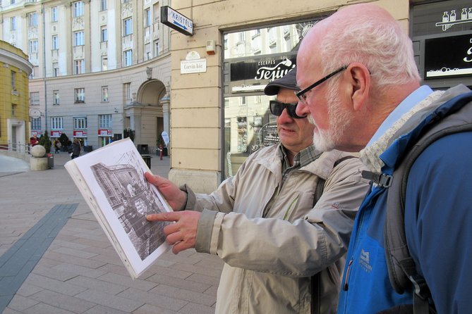 Rise Against the Soviet: The 1956 Revolution - Private Tour - Margaret Bridge and The White House: power on the Danube