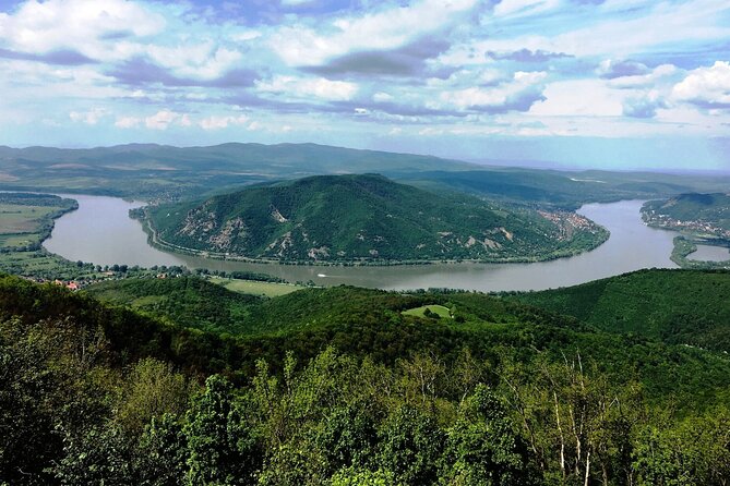 Scenic Danube River bend hills & the Art Town: Private Car Tour - Door-to-Door Pickup and the Freedom to Set Your Pace