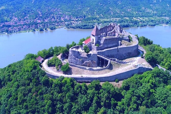 Scenic Danube River bend hills & the Art Town: Private Car Tour - FAQ