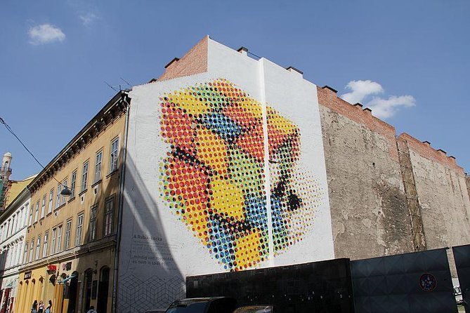 Street Art Tour Budapest - Kisuzem coffee break, and why that pause is smart