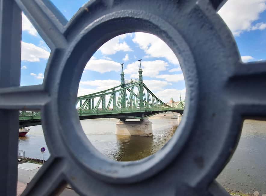 Street photography with your smartphone, tour of Budapest - Bikás Park: a calmer photo reset with better breathing room