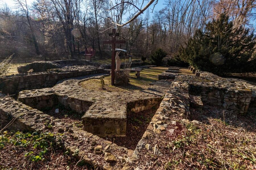 Walk to recent and aged spiritual sanctuaries near Budapest - Walking faith and language through the Pilis hills
