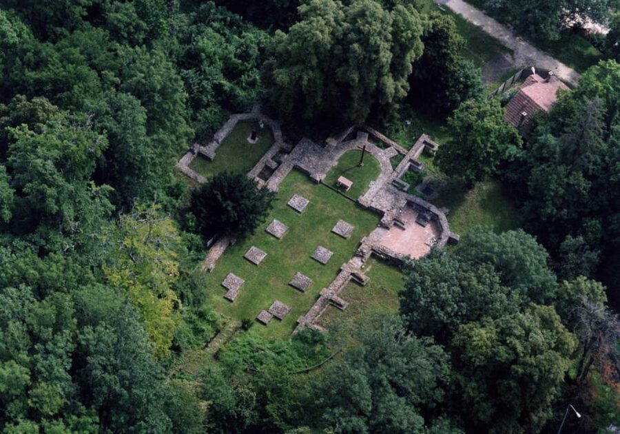 Walk to recent and aged spiritual sanctuaries near Budapest - Price and logistics: is $127 worth it?