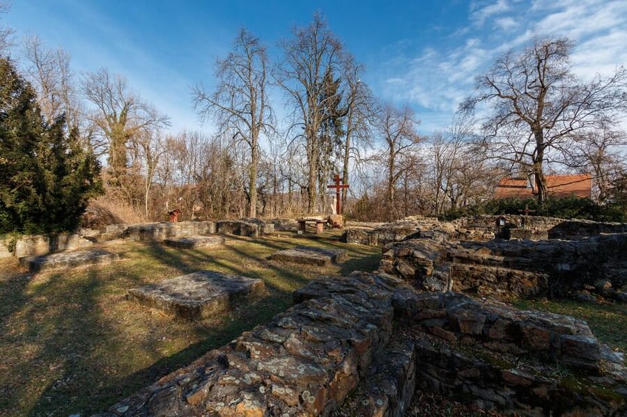 Walk to recent and aged spiritual sanctuaries near Budapest - Who should book, and who should think twice