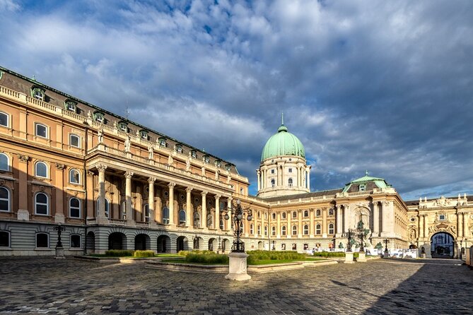 Walking tour in the Buda Castle incl. Fisherman's Bastion - Stop 4: Ruszwurm, an old coffee house break you control